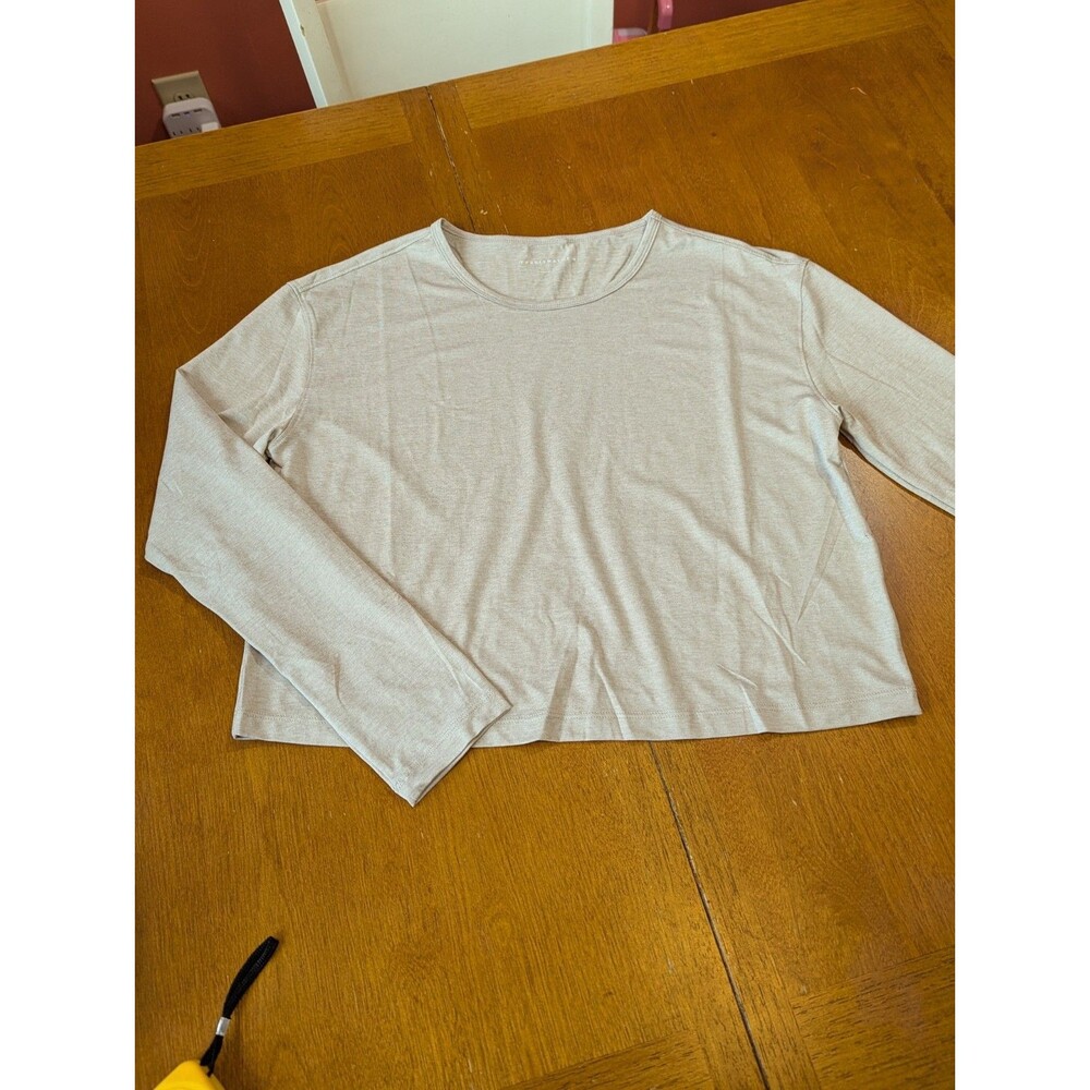 TravisMathew Women’s Small Long Sleeve Crop Top Heather Beige/Tan Poly Blend...